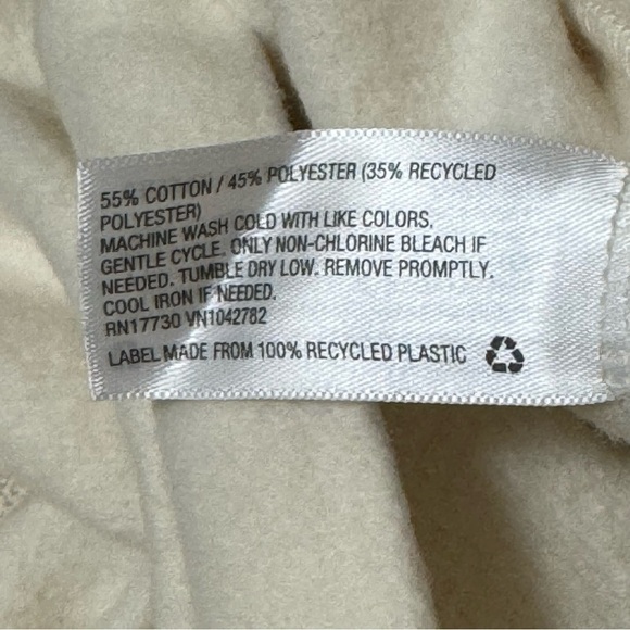 NWT Universal Thread High Rise Fleece Jogger
Pants Pockets Cream Ivory Size 4X - Picture 6 of 7